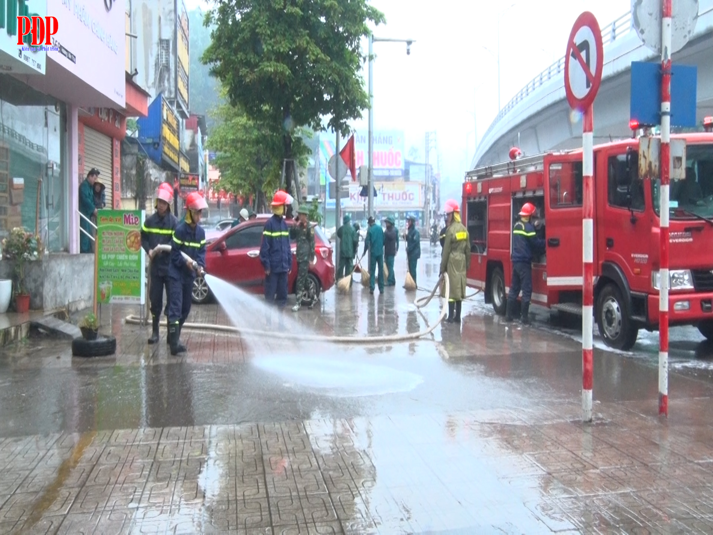 Phường Phan Đình Phùng ra quân vệ sinh môi trường, chỉnh trang đô thị