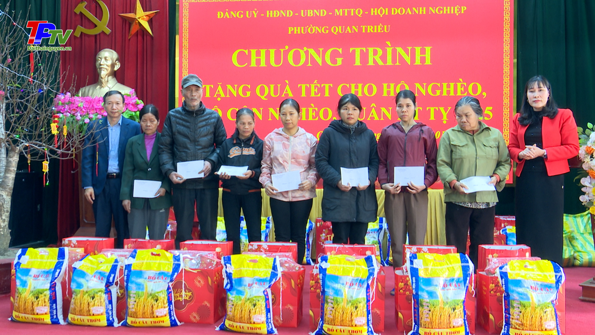 Phường Quan Triều: Chương trình tặng quà Tết cho hộ nghèo, hộ cận nghèo Xuân Ất Tỵ 2025.