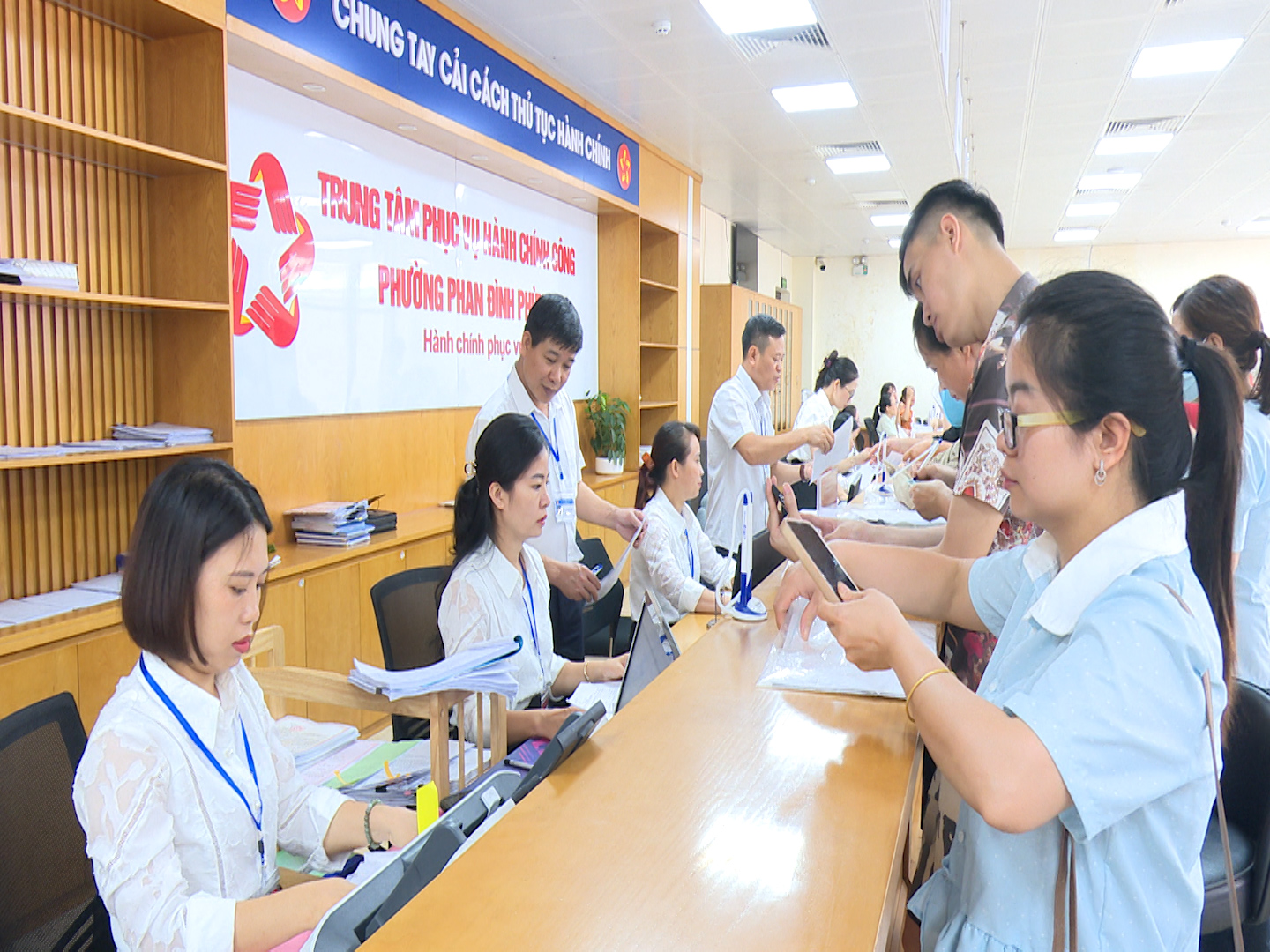 Đảm bảo vận hành hiệu quả, thông suốt Trung tâm phục vụ hành chính công phường Phan Đình Phùng.