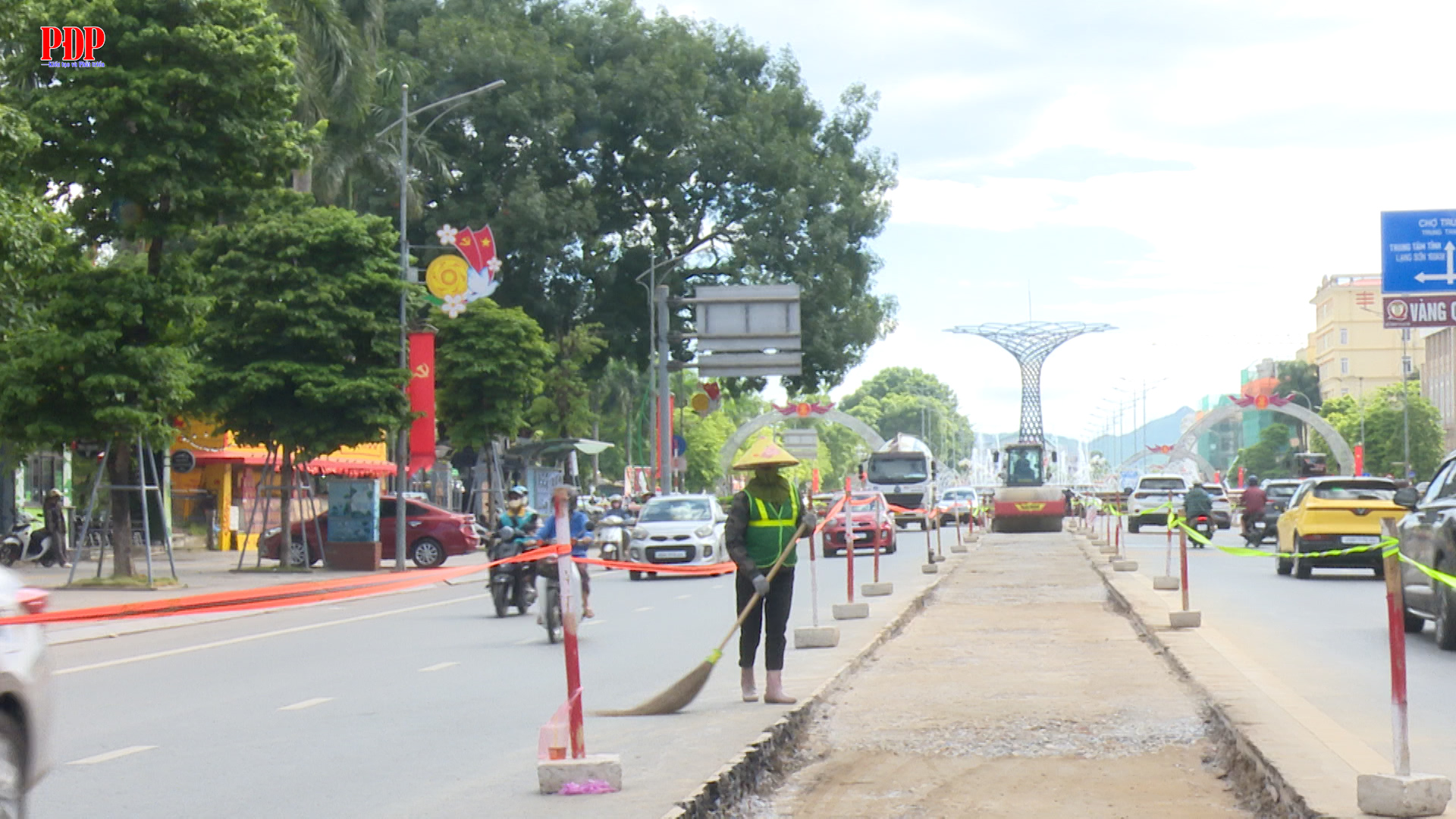 Tăng cường cải tạo chỉnh trang tuyến đường Hoàng Văn Thụ, phường Phan Đình Phùng.