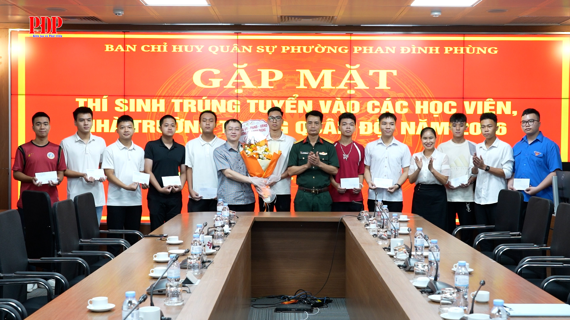 Phường Phan Đình Phùng gặp mặt 11 thí sinh trúng tuyển các học viện, nhà trường trong Quân đội năm 2026