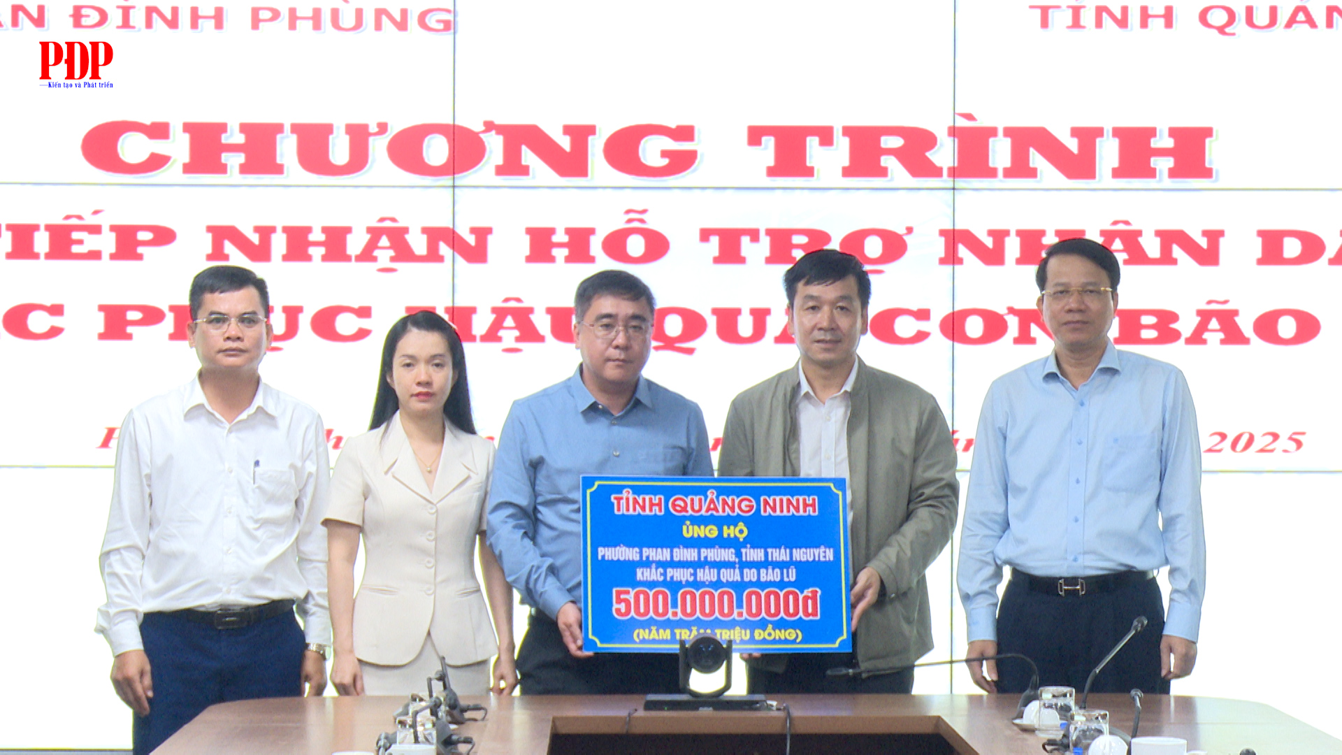 Tỉnh Quảng Ninh hỗ trợ 500 triệu đồng cho phường Phan Đình Phùng hỡ trợ khắc phục hậu quả cơn bão số 11.