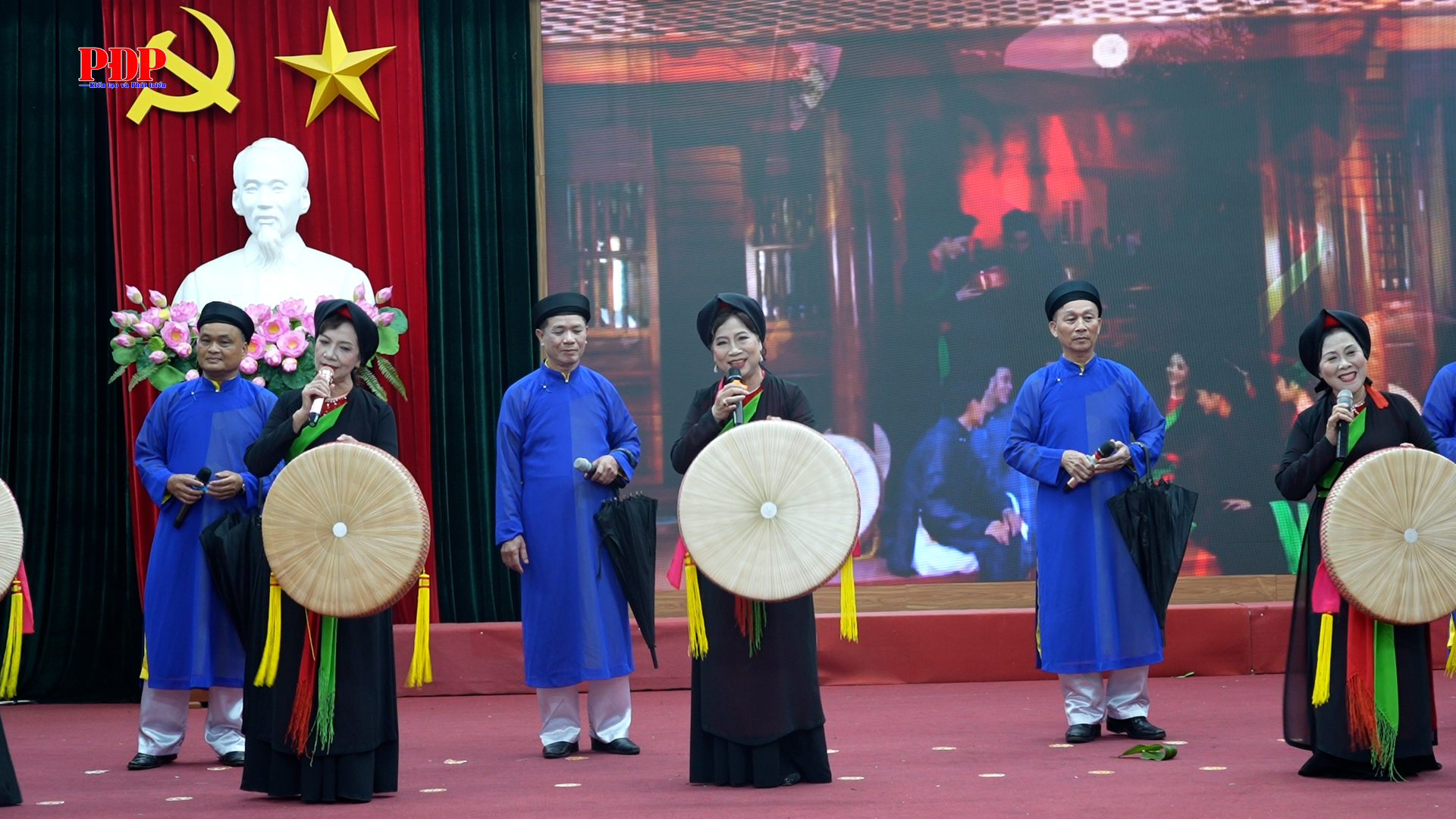 Ra mắt Câu lạc bộ Nghê thuật phường Phan Đình Phùng gắn với chương trình nghệ thuật tri ân các Anh hùng liệt sĩ.