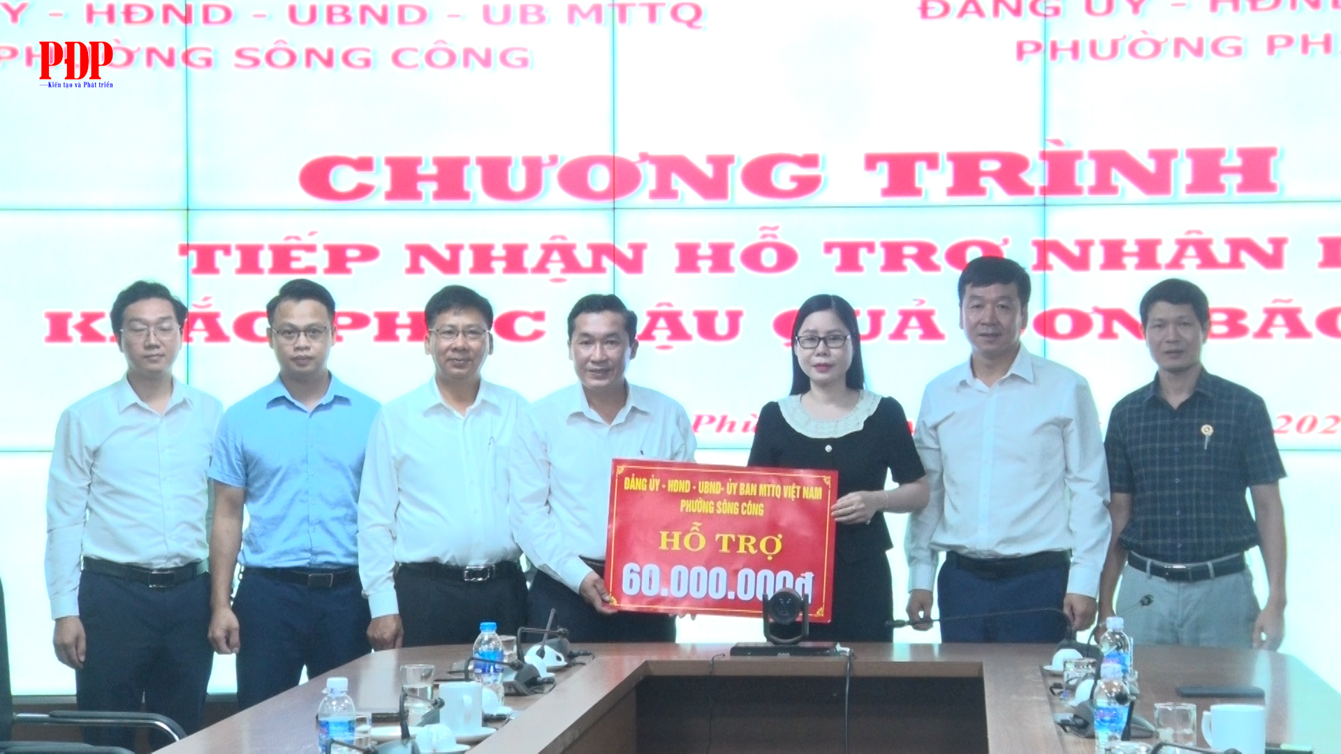 Đảng bộ, Chính quyền và Nhân dân phường Sông Công trao tặng 60 triệu đồng cho phường Phan Đình Phùng nhằm khắc phục hậu quả cơn bão số 11