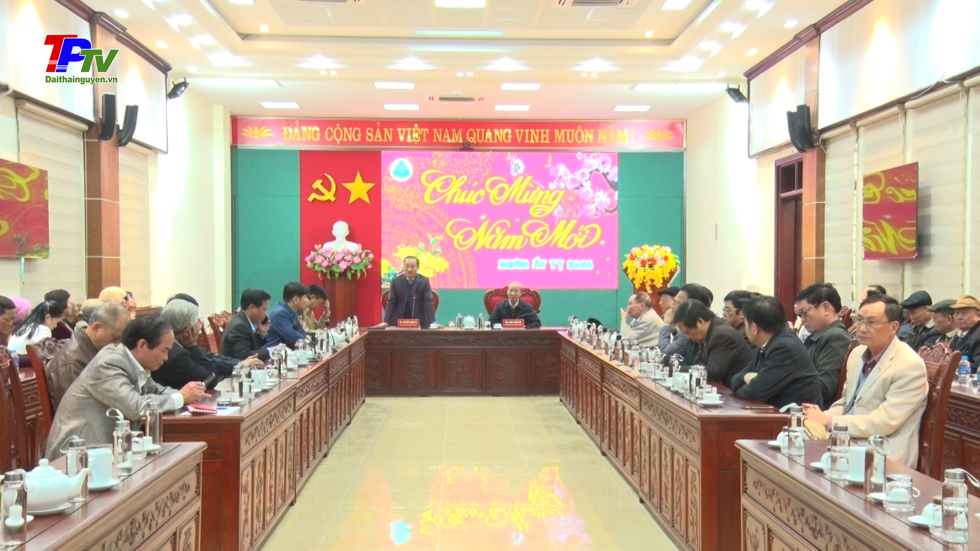 Cơ quan Thành ủy Thái Nguyên gặp mặt cán bộ hưu trí.