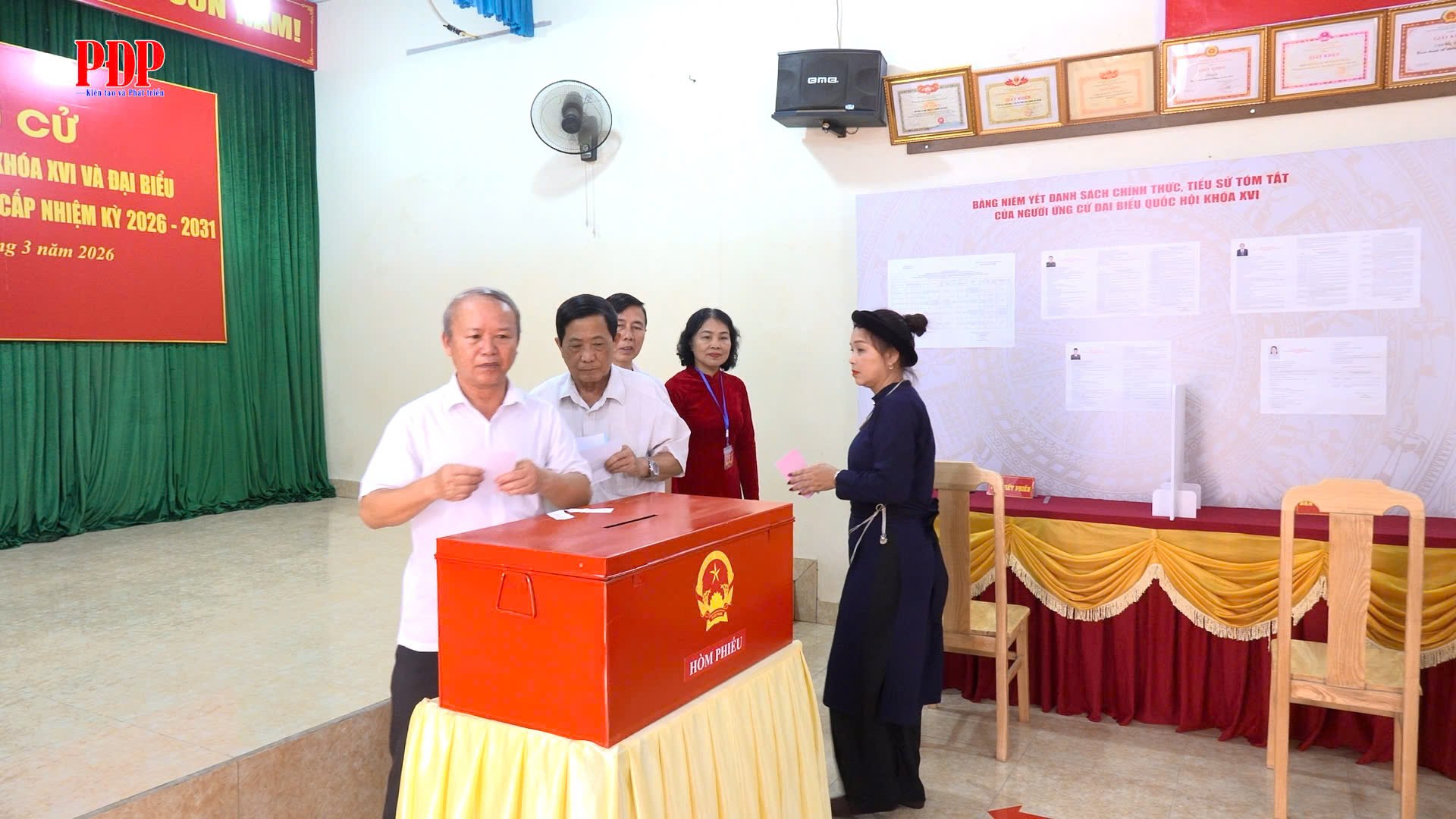 Thực hành hướng dẫn quy trình bỏ phiếu bầu cử đại biểu Quốc hội khóa XVI và đại biểu HĐND các cấp nhiệm kỳ 2026-2031