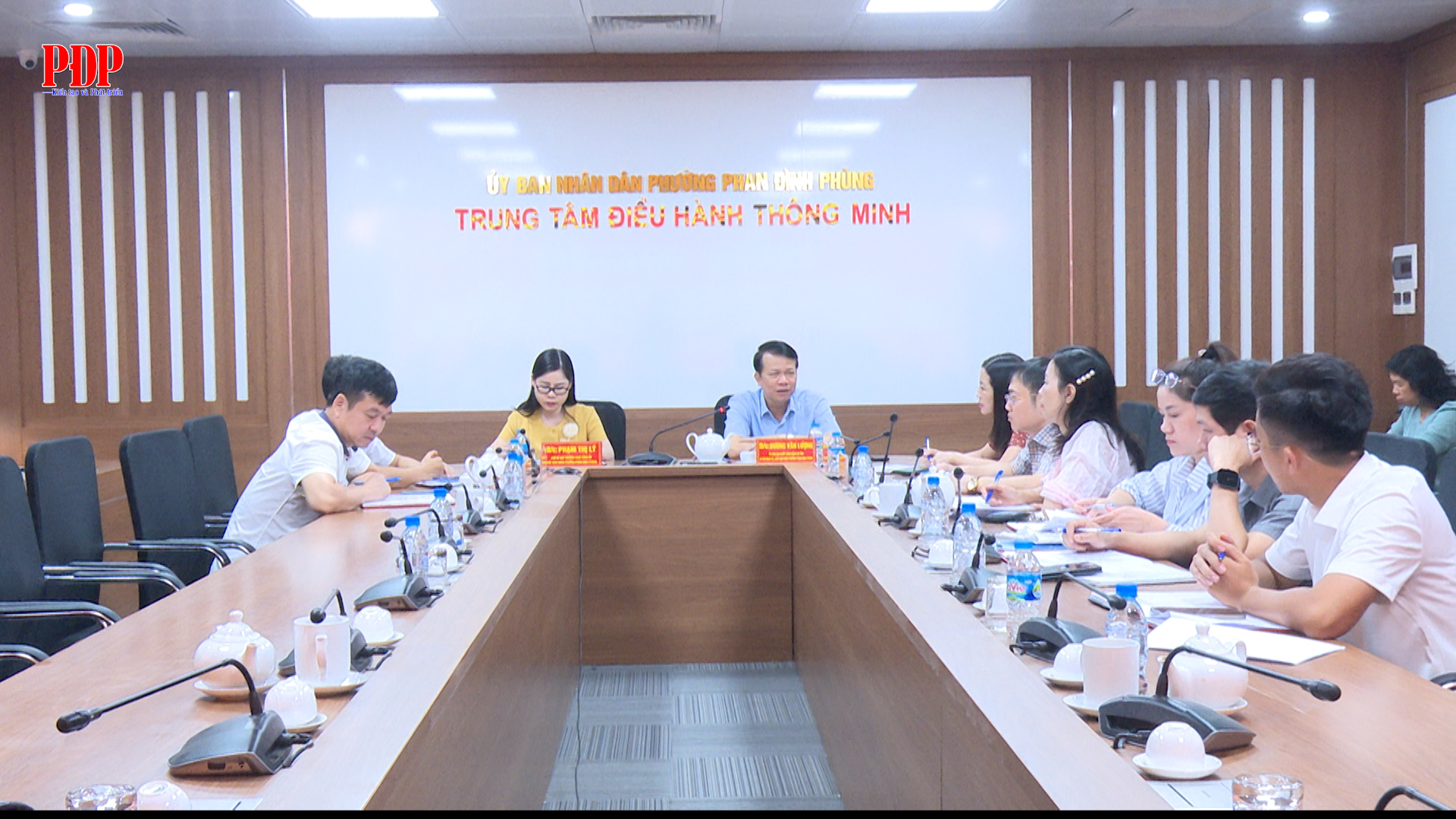 Thường trực Đảng uỷ phường Phan Đình Phùng làm việc với các cơ quan tham mưu giúp việc Đảng uỷ, Uỷ ban MTTQ phường.