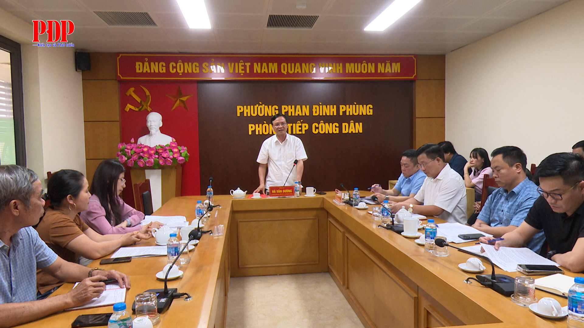 Đồng chí Bí thư Đảng ủy phường Phan Đình Phùng tiếp công dân Định Kỳ tháng 4.2026