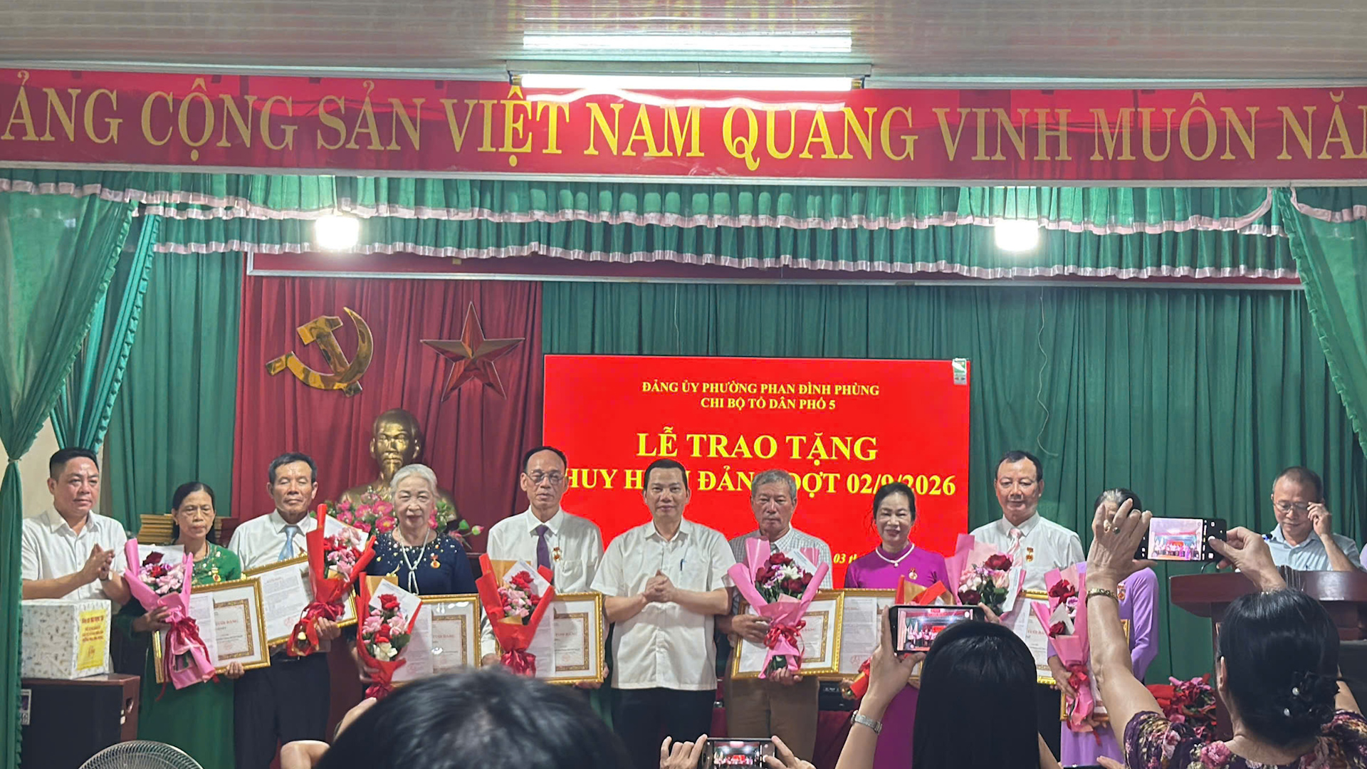 Lãnh đạo phường Phan Đình Phùng dự Lễ trao tặng Huy hiệu Đảng đợt 02/09/2026 và sinh hoạt Chi bộ thường kỳ tháng 9/2026 của Chi bộ tổ dân phố 5