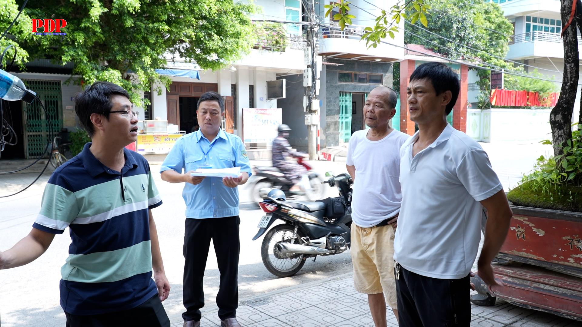 Tăng cường nâng cao ý thức giữ gìn trật tự đô thị cho người dân trên địa bàn phường Phan Đình Phùng