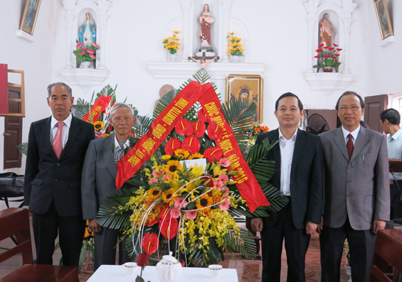 Lãnh đạo tỉnh thăm, tặng quà nhân dịp Noel