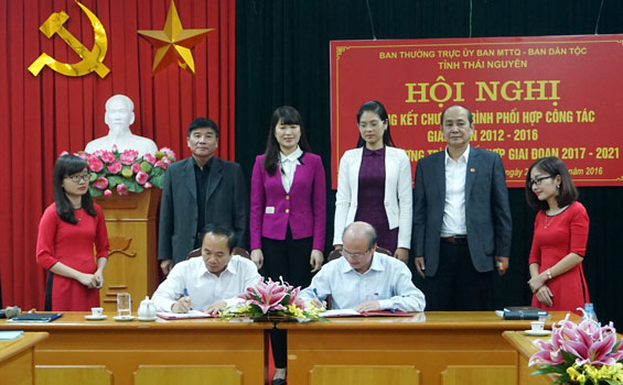 UB MTTQ và Ban dân tộc Tỉnh: Ký kết Chương trình phối hợp công tác giai đoạn 2017-2021