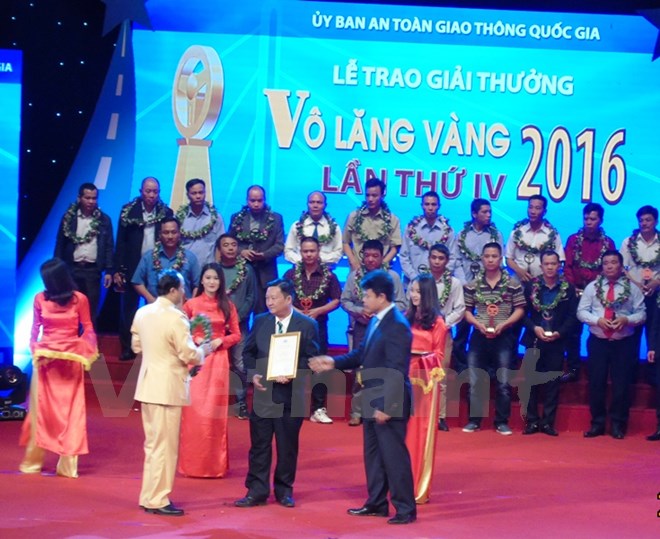 Giải thưởng Vô lăng vàng năm 2016 tôn vinh gần 60 lái xe an toàn