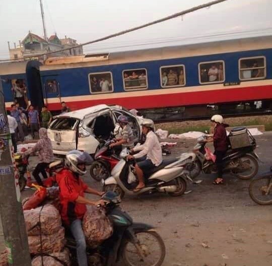 Thủ tướng yêu cầu điều tra làm rõ vụ tai nạn tàu hoả ở Thường Tín