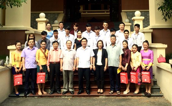 UBND tỉnh: Gặp mặt lưu học sinh Lào tiêu biểu
