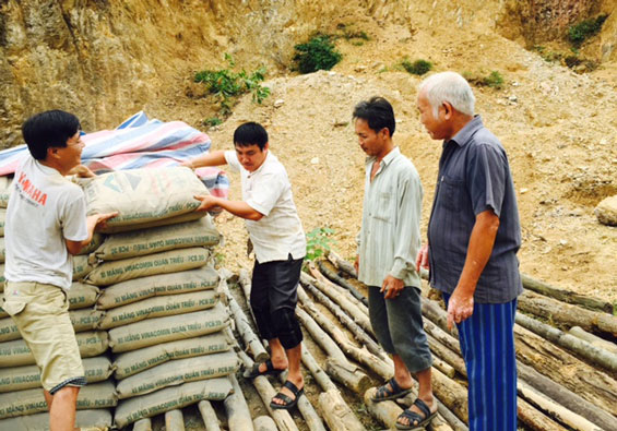 Người có uy tín ở xóm Đầu Cầu