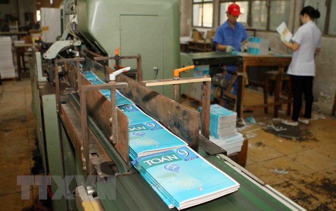 Thủ tướng yêu cầu quy định rõ việc dùng sách giáo khoa vào trong luật
