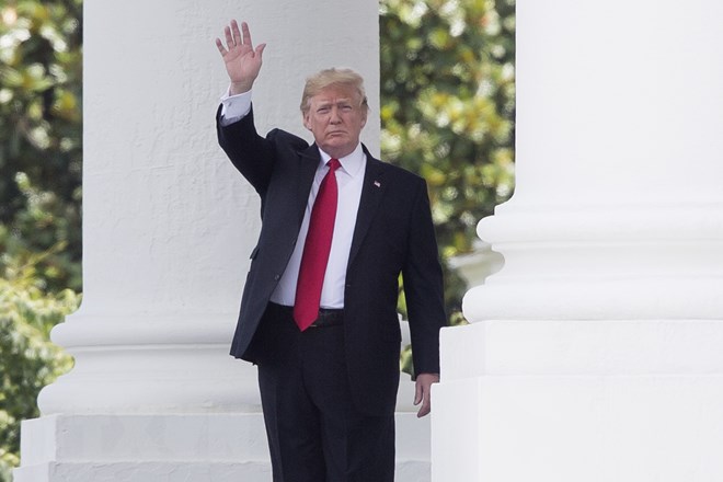 Tổng thống Mỹ tiếp tục chỉ trích NATO trước thềm hội nghị thượng đỉnh