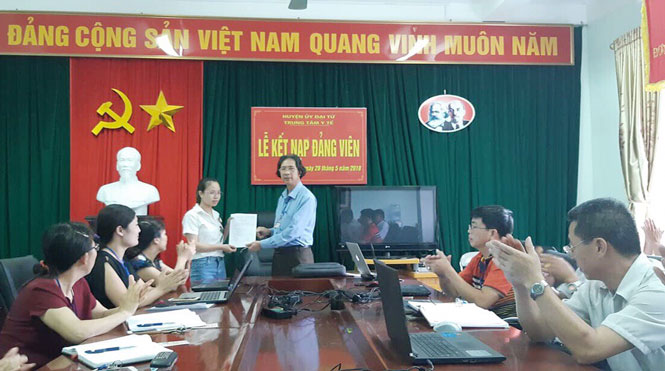 Giảm chi bộ sinh hoạt ghép đi đôi với củng cố hoạt động sau chia tách (Kỳ II) 