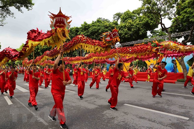 Phố đi bộ tưng bừng Lễ hội Tinh hoa Hà Nội - Hội tụ và tỏa sáng