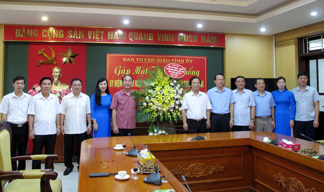 Lãnh đạo tỉnh chúc mừng nhân Ngày truyền thống công tác Tuyên giáo của Đảng 
