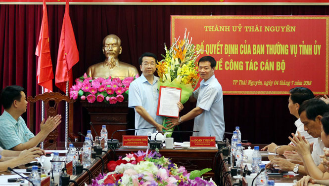 Công bố quyết định của Ban Thường vụ Tỉnh ủy về công tác cán bộ 