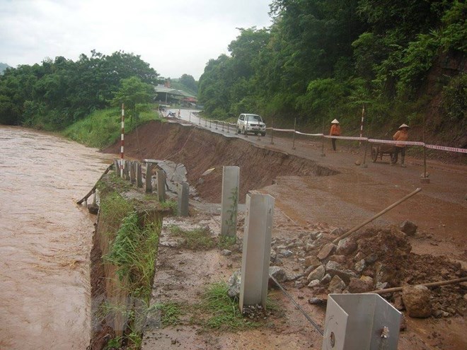 Đã có 10 người chết và 2 người mất tích vì mưa lũ sau bão số 4