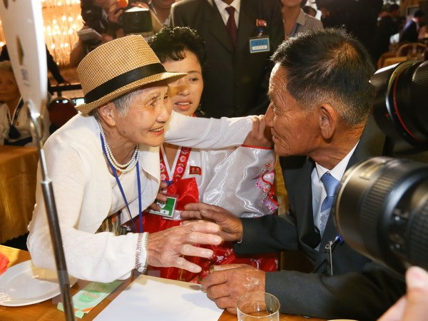 Kết thúc đợt 1 cuộc đoàn tụ liên Triều đầy cảm động sau 70 năm