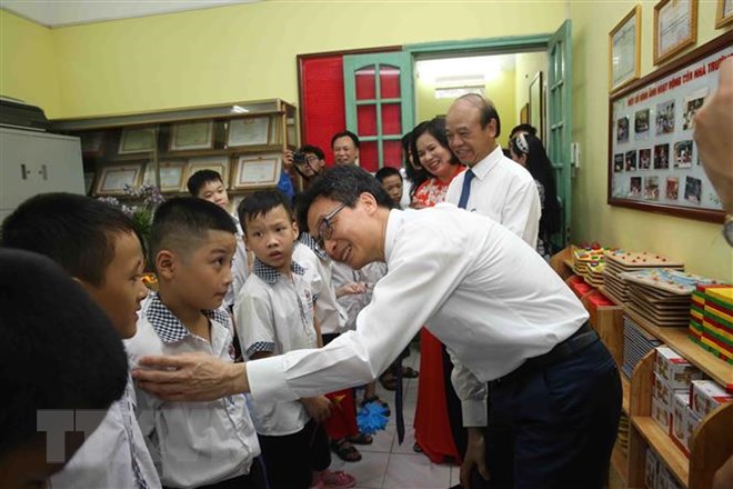 Nhiều trường trong cả nước tiếp tục tổ chức khai giảng năm học mới