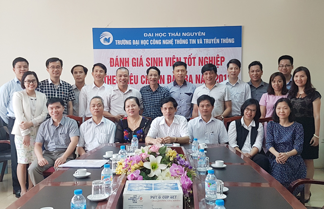 Đánh giá sinh viên tốt nghiệp theo chuẩn đầu ra 