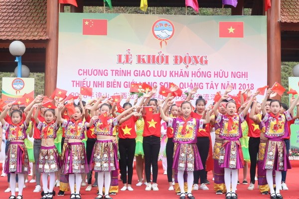 Giao lưu Khăn hồng hữu nghị thiếu nhi biên giới Lạng Sơn-Quảng Tây