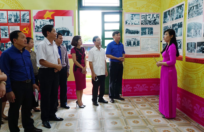 Triển lãm ảnh về Chủ tịch Hồ Chí Minh 