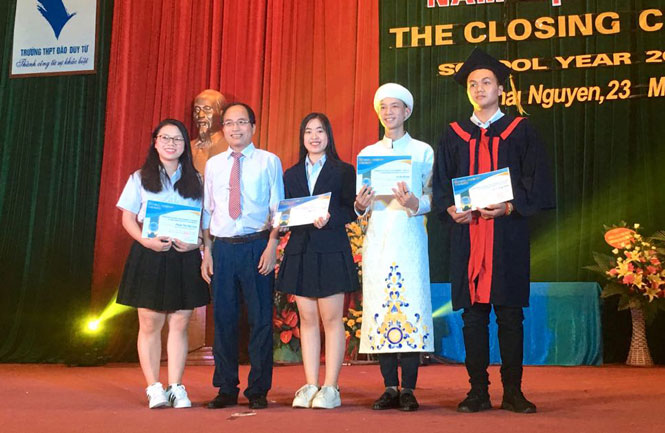 Học sinh Trường THPT Đào Duy Từ giành nhiều học bổng du học