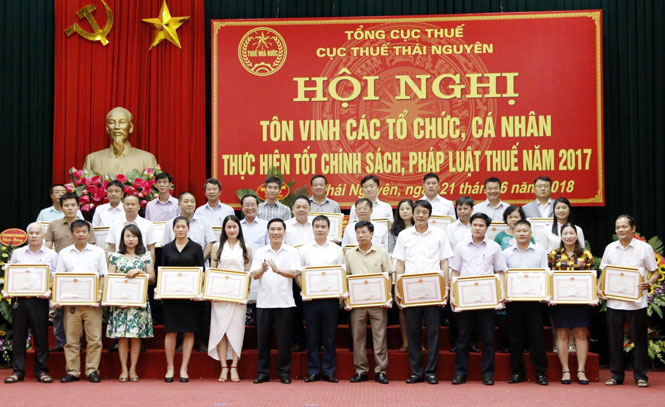 Tôn vinh 163 tổ chức, cá nhân thực hiện tốt nghĩa vụ với ngân sách Nhà nước 