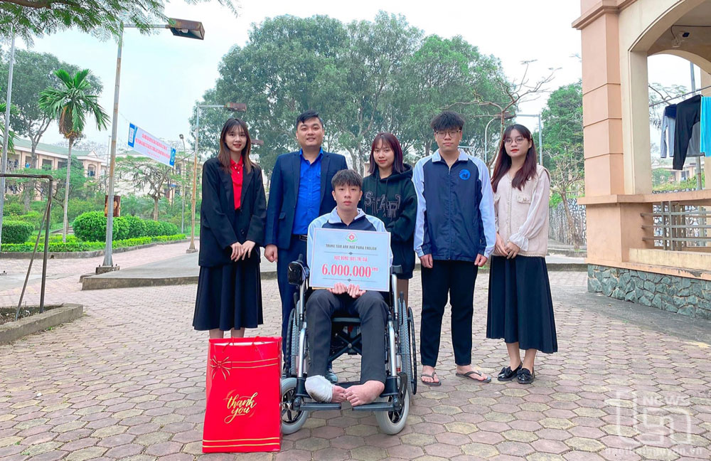 Tiếp sức sinh viên nghèo vượt khó