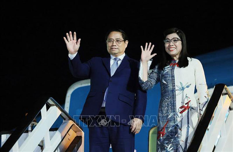 Thủ tướng tới Melbourne, bắt đầu tham dự Hội nghị Cấp cao ASEAN - Australia và thăm chính thức Australia