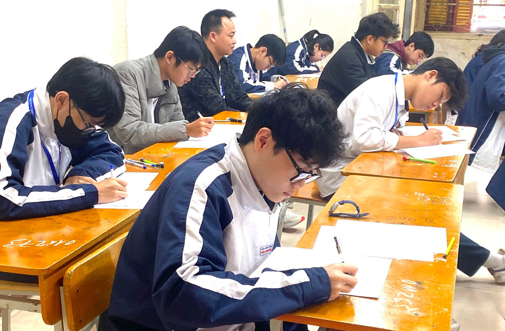 Đề tốt nghiệp THPT năm 2025 không khó hơn đề theo chương trình hiện hành