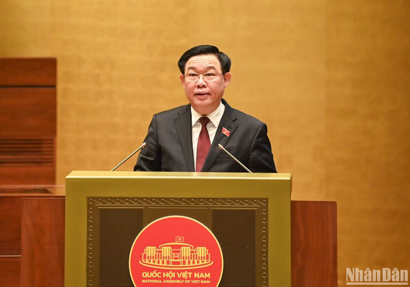 Chất vấn nhiều vấn đề thuộc lĩnh vực tài chính