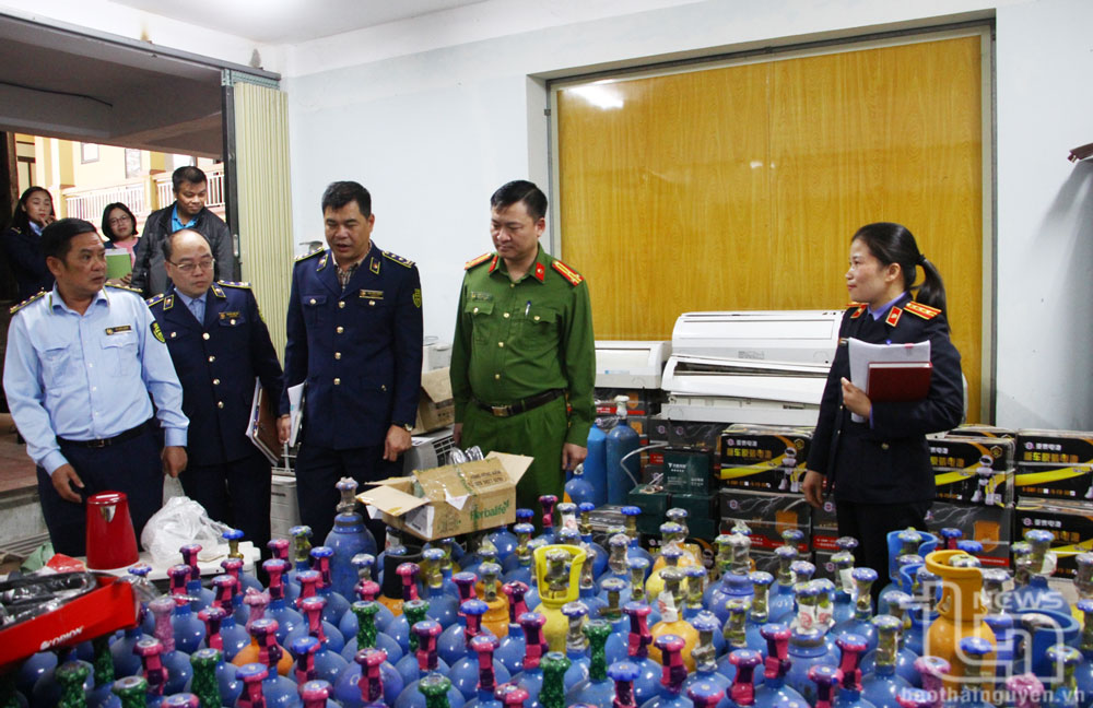 Hàng nghìn tang vật vi phạm hành chính bị tiêu hủy