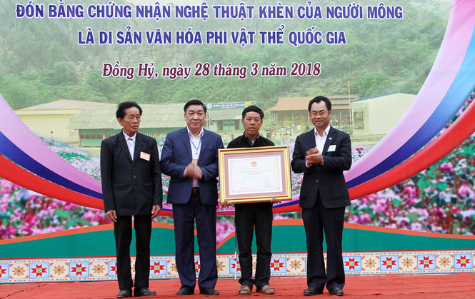 Sôi nổi Ngày hội văn hóa, thể thao ở bản Mông 