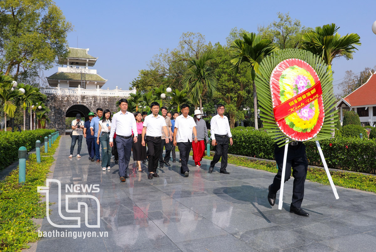 Báo Thái Nguyên tri ân các chiến sĩ Điện Biên