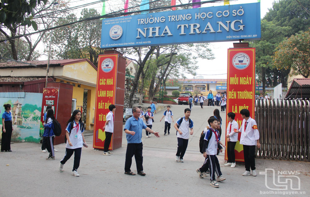 Những cổng trường bình an