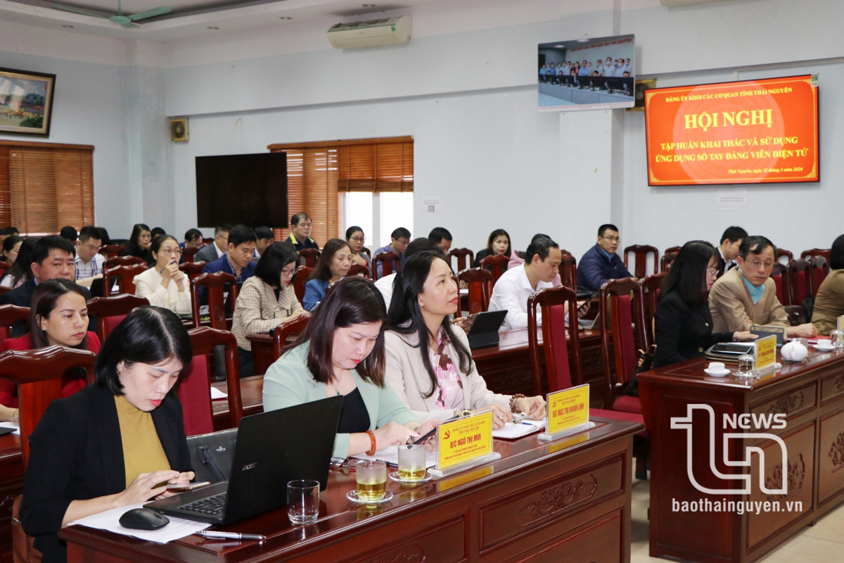 Sổ tay đảng viên điện tử: Nâng cấp để đáp ứng với thực tiễn