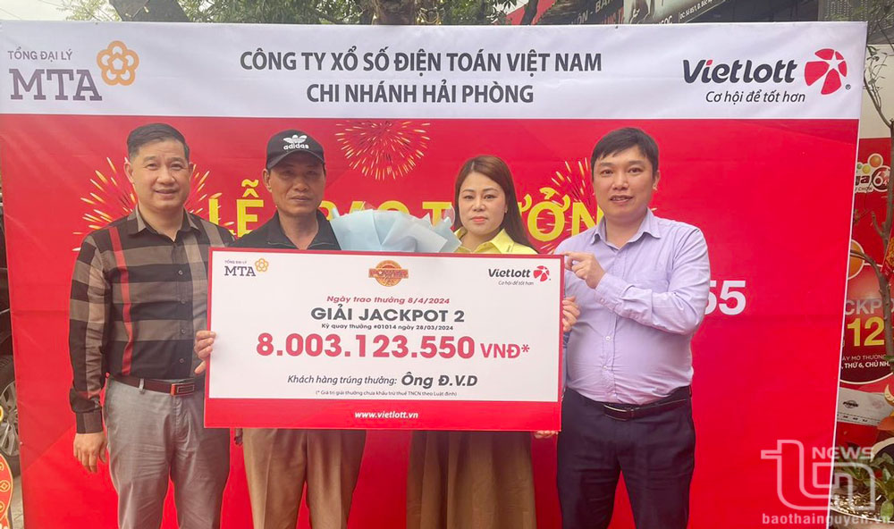Trao giải thưởng Vietlott hơn 8 tỷ đồng cho khách hàng Thái Nguyên