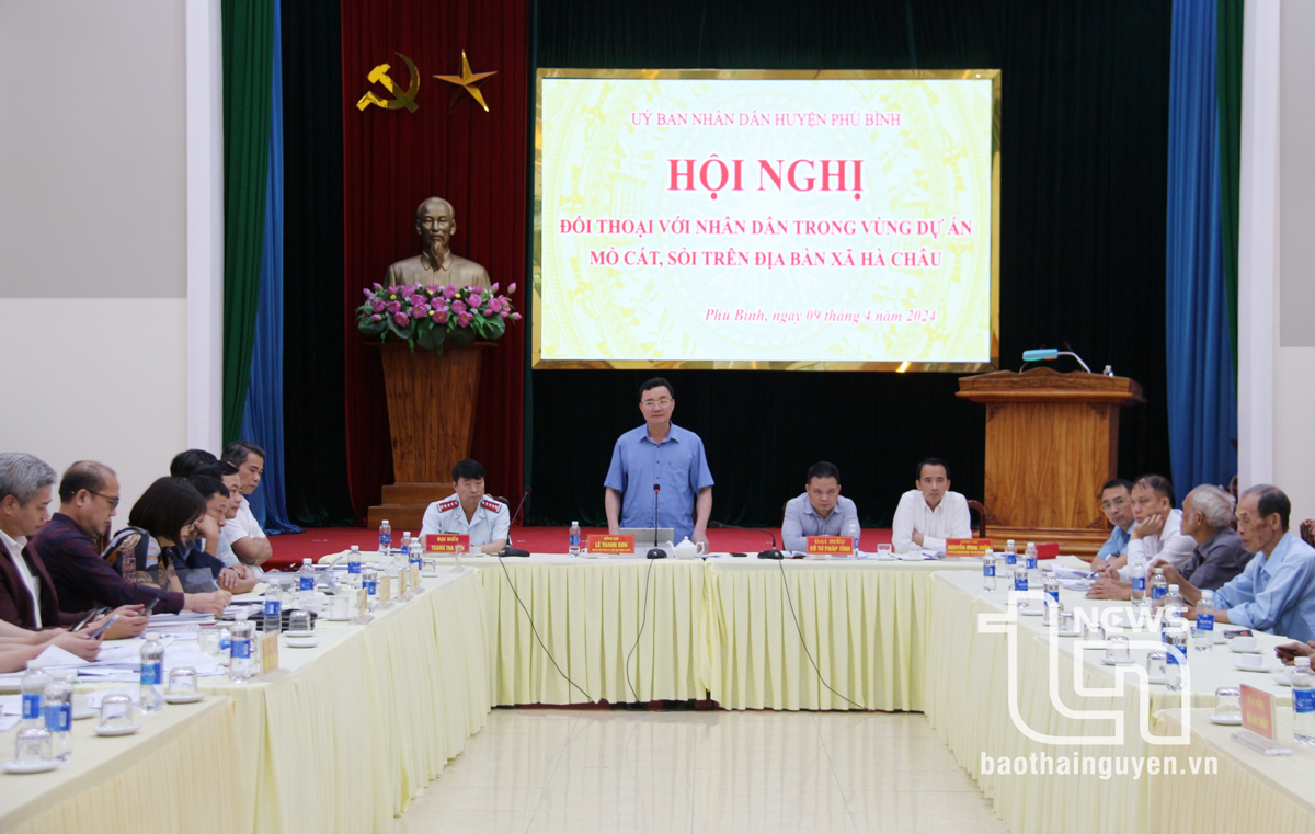 Đối thoại với người dân trong vùng dự án mỏ cát, sỏi ở xã Hà Châu