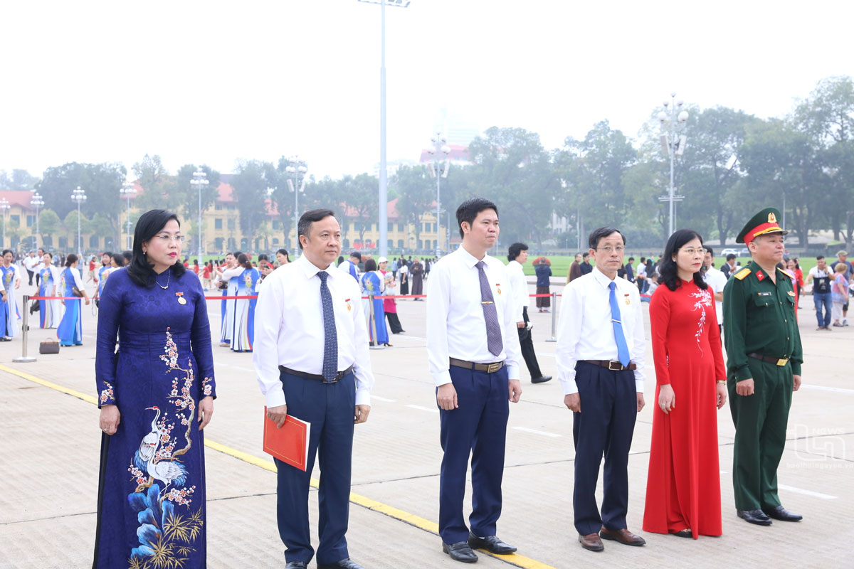 Khen thưởng 40 tập thể, cá nhân làm theo lời Bác