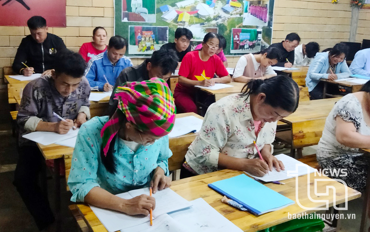 Chống và xóa mù chữ: Chính sách an sinh góp phần giảm nghèo bền vững