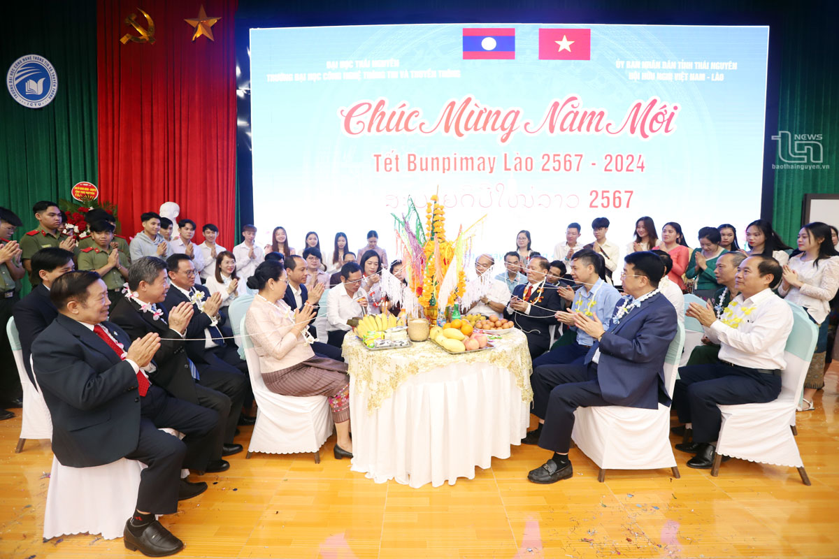 Tổ chức Tết Bunpimay cho lưu học sinh Lào