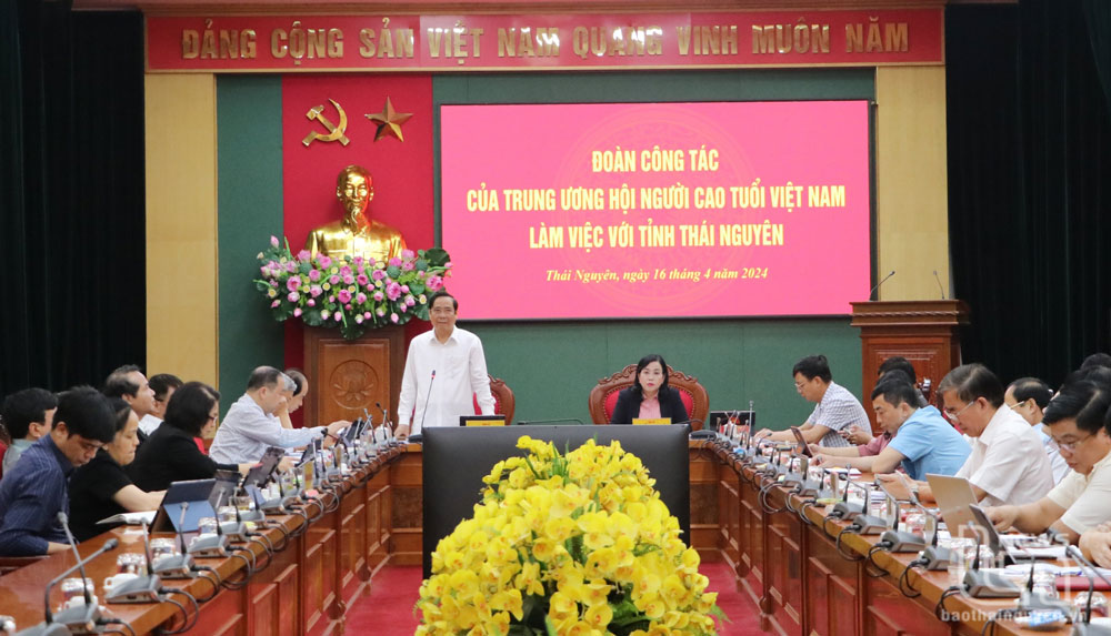 Tiếp tục quan tâm chăm lo người cao tuổi