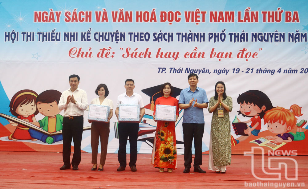 Gần 1.000 người tham dự Ngày Sách và văn hóa đọc